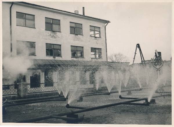 Tartu piimatoodete kombinaat (Tartu piimakombinaat). Kompressorite jahutusbassein. 1964