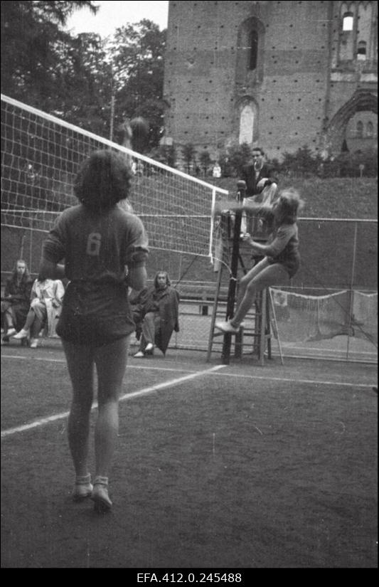 ENSV 1952. a I grupi esivõistlused võrkpallis ÜSK tenniseväljakul Toomel.