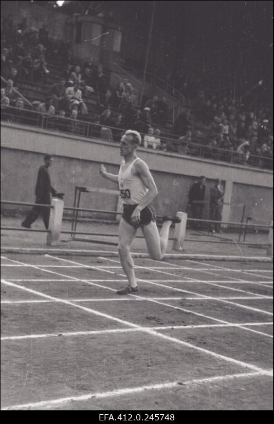 ENSV esivõistlused kergejõustikus.