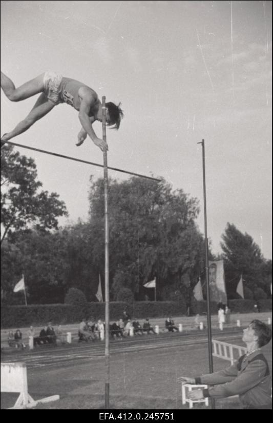 ENSV esivõistlused kergejõustikus.