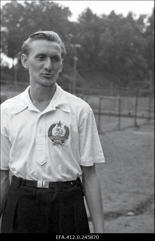 NSV Liidu 1953. a noorte tennise esivõistlusest osavõtjad.