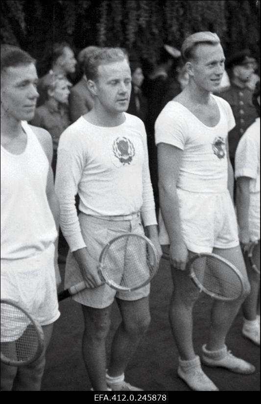 NSV Liidu 1953. a noorte tennise esivõistlusest osavõtjad.