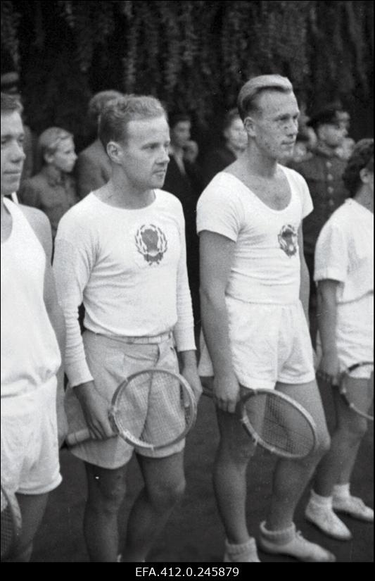 NSV Liidu 1953. a noorte tennise esivõistlusest osavõtjad.