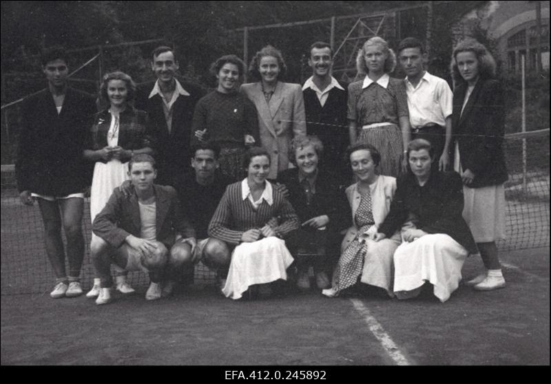 NSV Liidu 1953. a noorte tennise esivõistlusest osavõtjad.