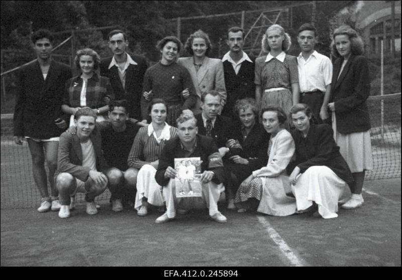 NSV Liidu 1953. a noorte tennise esivõistlusest osavõtjad.