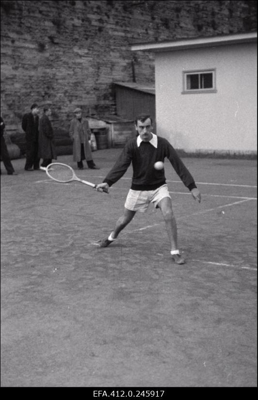 NSV Liidu 1953. a noorte tennise esivõistlusest osavõtjad.