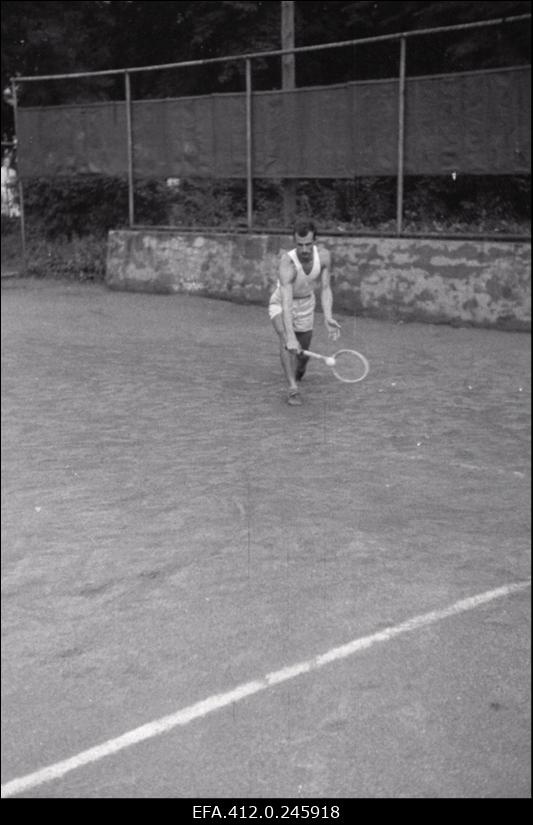 NSV Liidu 1953. a noorte tennise esivõistlusest osavõtjad.