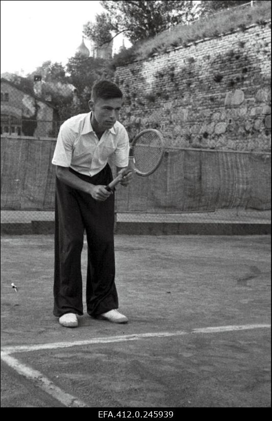 NSV Liidu 1953. a noorte tennise esivõistlusest osavõtjad.