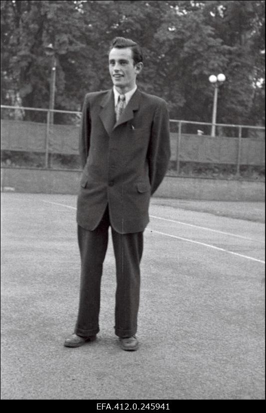 NSV Liidu 1953. a noorte tennise esivõistlusest osavõtjad.