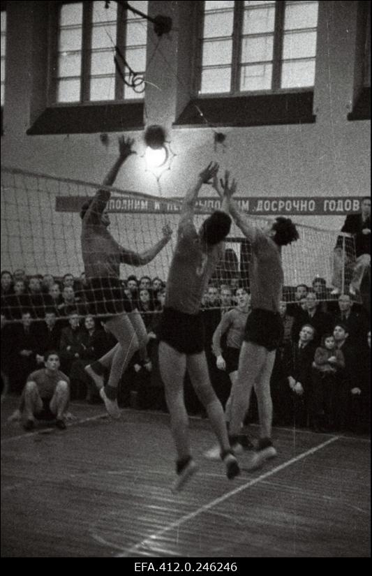 VKSÜ "Spartak" üleliiduline 8-linna turniir võrkpallis VSÜ "Kalev" Tallinna Linna Nõukogu võimlas.