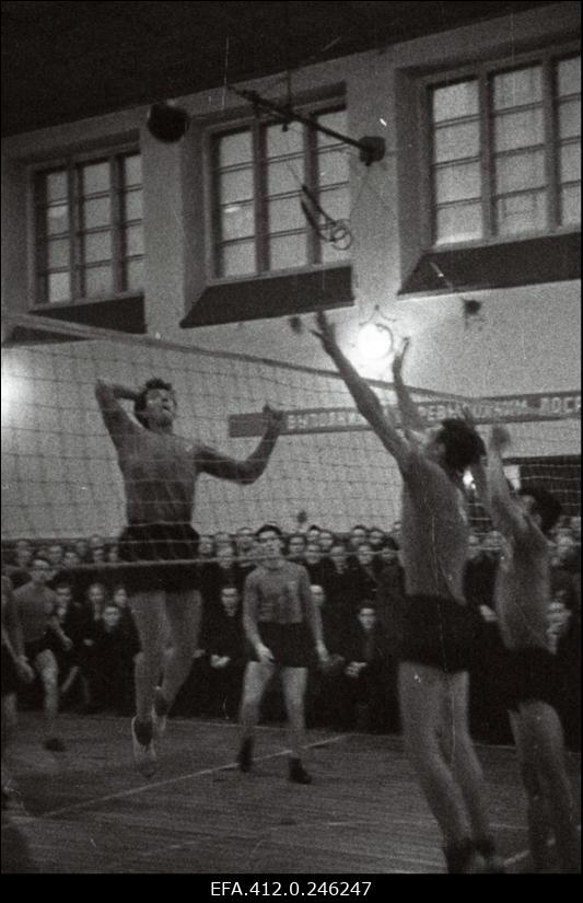 VKSÜ "Spartak" üleliiduline 8-linna turniir võrkpallis VSÜ "Kalev" Tallinna Linna Nõukogu võimlas.