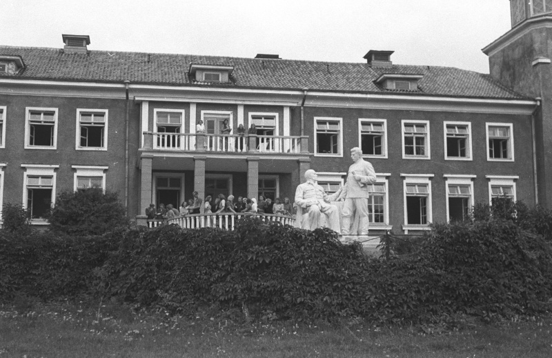 Pühajärve sanatoorium Lenini ja Stalini monumendiga