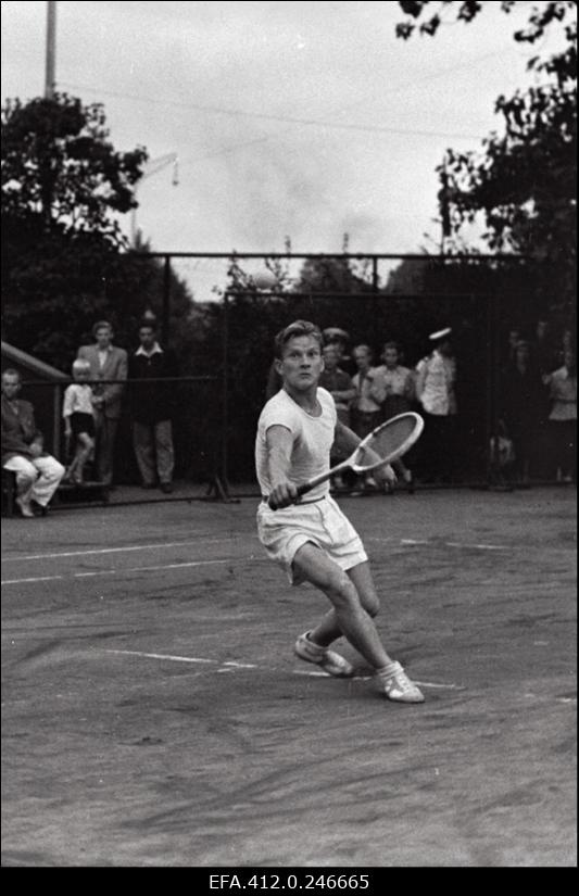 Tennis.