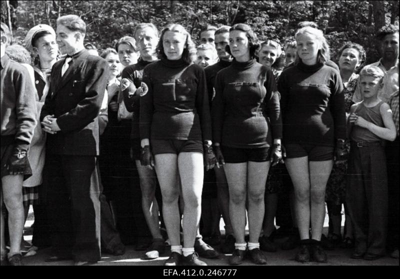 Jalgratturite lühidistantsid Kadrioru ringrajal ja vabariigi mitmepäevasõit.