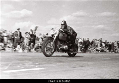 [Motovõistlused Paides].  duplicate photo
