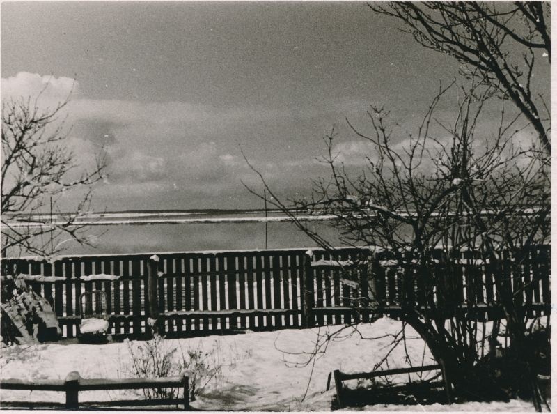 Foto. Vaade Kajakarahule Haapsalus. Vaikselt Kaldalt, Väikese Viigi äärest. 24.11.1960. Fotogr. R. Kalk.