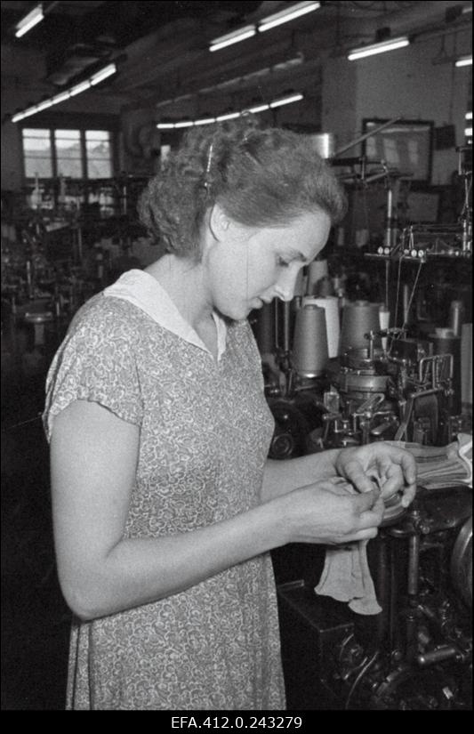 "Punane Koit" kudujaid