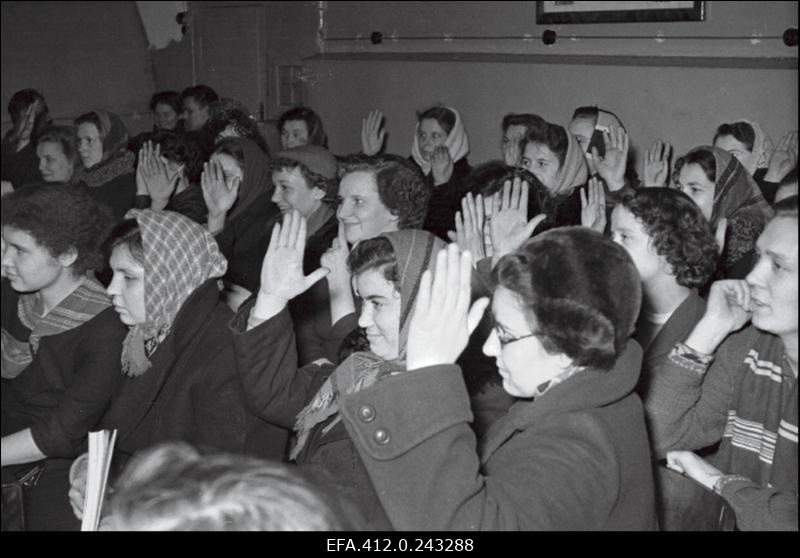 Koosolek "Punases Koidus"