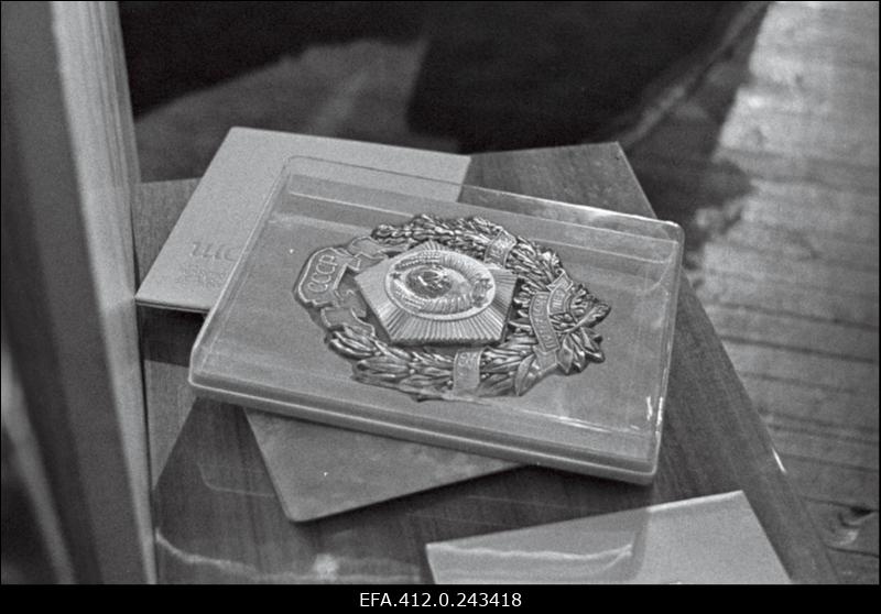 Tootmiskoondisele "Norma" annab juubeliseinaplaadi üle L.Lentsman ("Estonias")