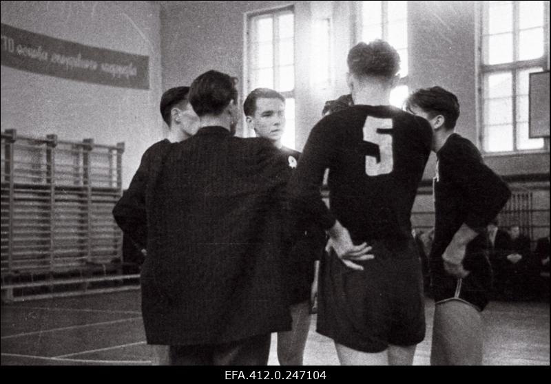 Noorte võrkpallivõistlus.