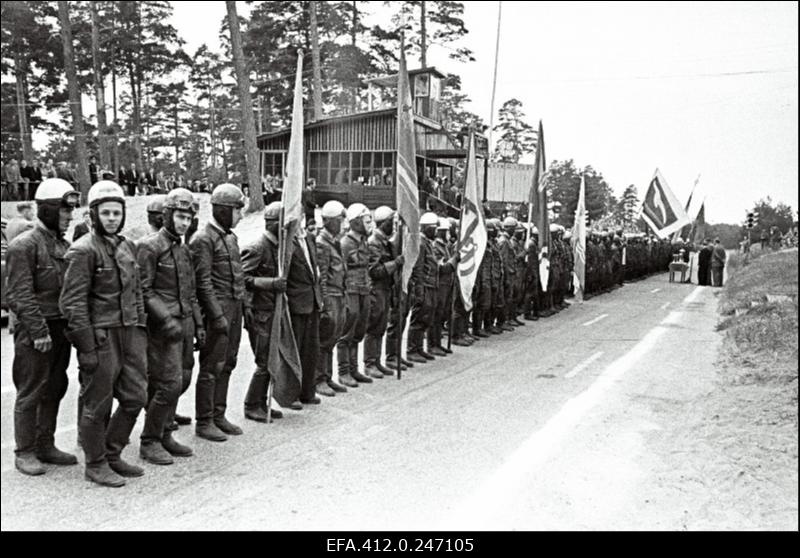 NSV Liidu meistrivõistlused mootorratturite ringrajasõidus Pirita-Kose-Kloostrimetsa ringrajal.