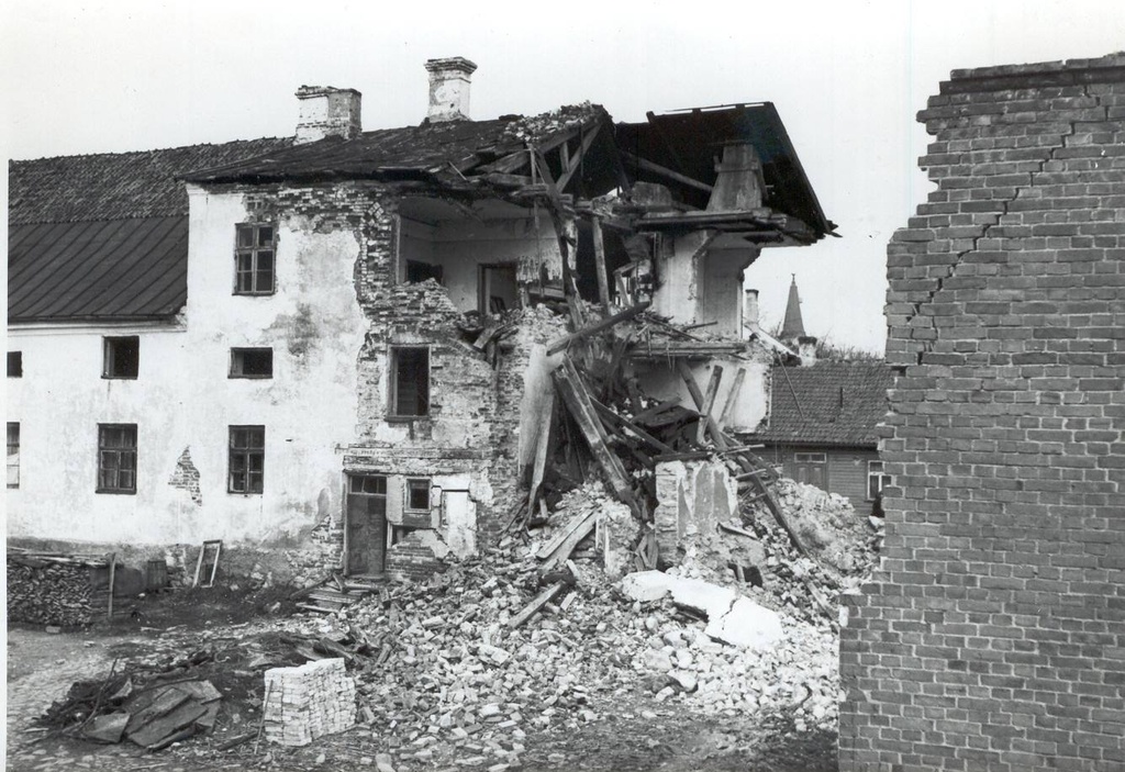 Foto. Endise Krümmeri kooli hoone  lammutamine 1967.a. oktoobris.