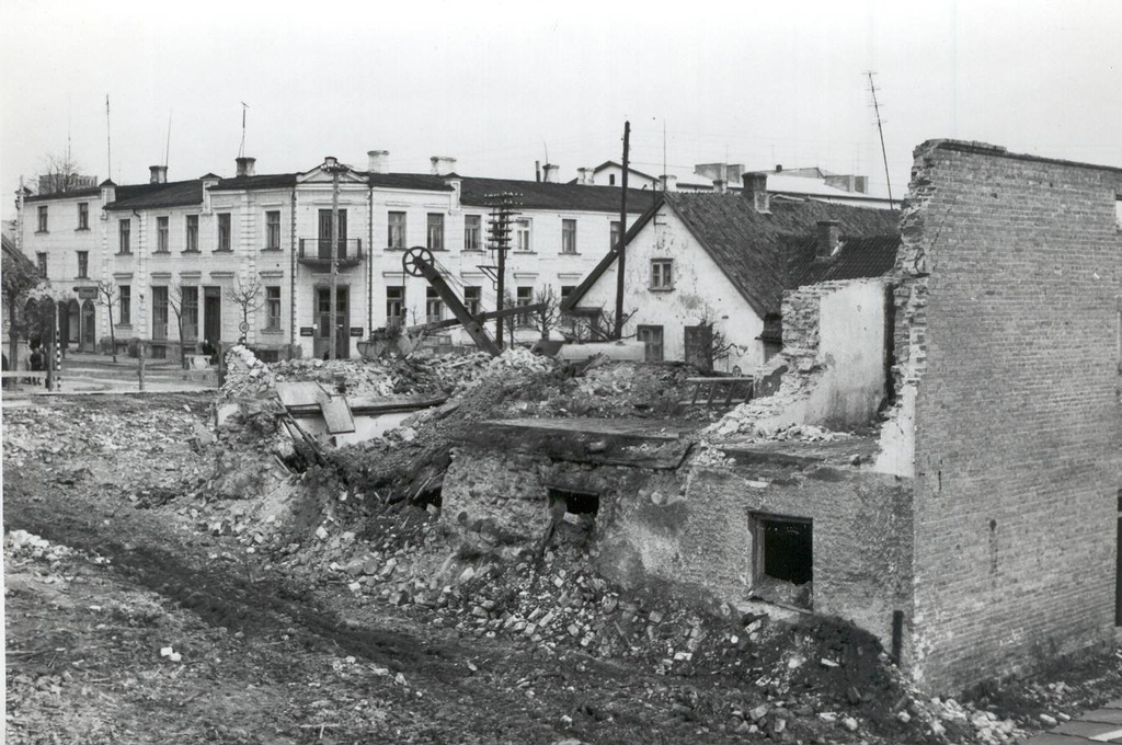 Foto. Endise Krümmeri kooli hoone  lammutamine 1967.a. oktoobris.