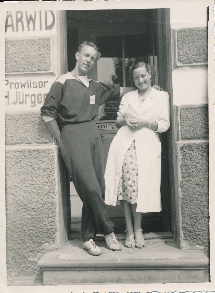 foto, Viljandi, Kindral Laidoneri pl 10, Jürgensi apteek-kaupluse uks, 1938