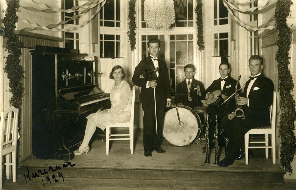 Orkester Kuressaare kuursaalis