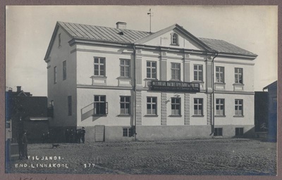 foto albumis, Viljandi, Linnakool, turuplats, u 1915, foto J. Riet  duplicate photo