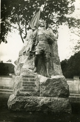 Kuressaare Vabadussõja monument  duplicate photo