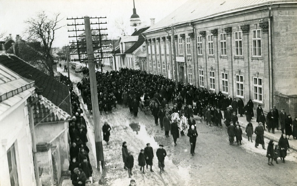 Matus, matuserong Kuressaares Tallinna tänaval