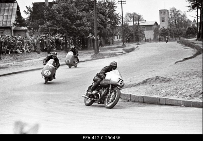 Motovõistlused Pirital.