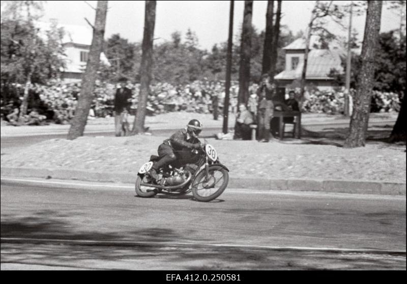 Motovõistlused Pirital.