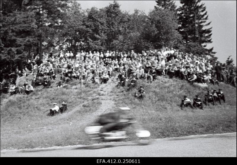 Motovõistlused Pirital.