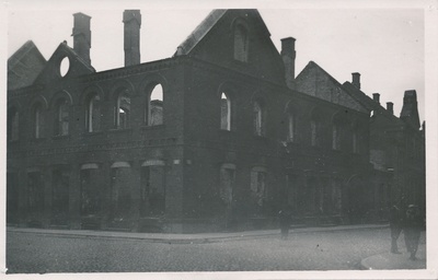 foto, Viljandi, 1944 põlenud majade varemed Lossi ja Tartu tn nurgal, F: T. Parri  duplicate photo