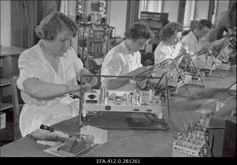 Raadiotehas "Punane Ret". Radioola "Estonia" montaaž.