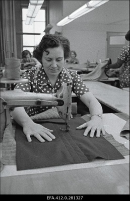 ENSV Teatriühingu Tööstuskombinaadis  duplicate photo