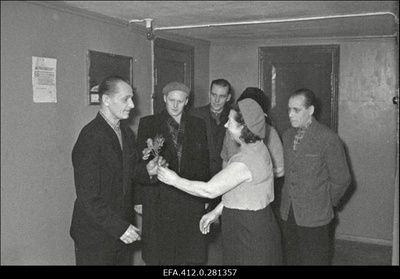 Tehase "Teras" tööveteran Riho V... 60.aasta sünnipäev ja 40.aasta tööjuubel samas tehases  duplicate photo