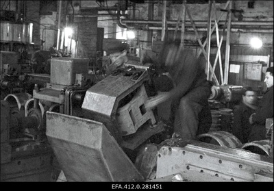 "Volta" 7.gabariidi elektrimootorite kerede valmistamise automaatliin  duplicate photo