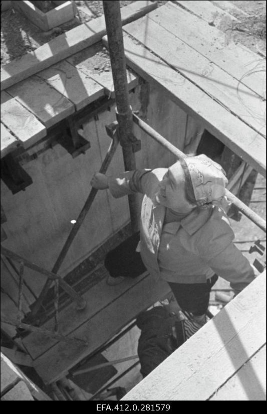 Kunda Tsemenditehase tooraine ja eterniiditsehhis. Vaateid tehasele ja Kundale