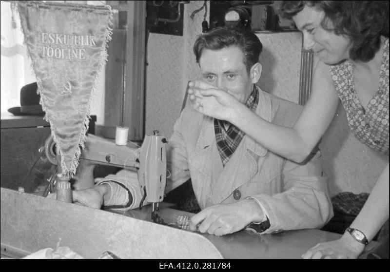 Õmblusvabrikus "Sangar" L.Pašenkova brigaadis.