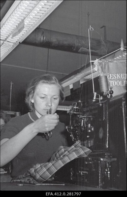Õmblusvabrikus "Sangar" L.Pašenkova brigaadis.  duplicate photo