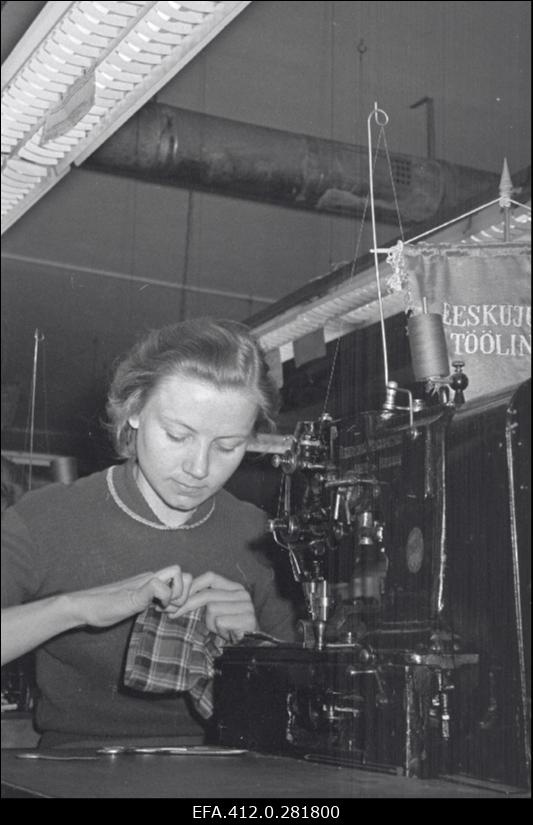 Õmblusvabrikus "Sangar" L.Pašenkova brigaadis.