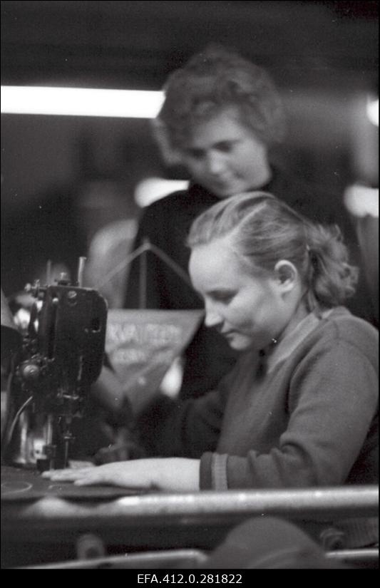 Tartu Naha- ja Jalatsikombinaadis (Juta Randoja)