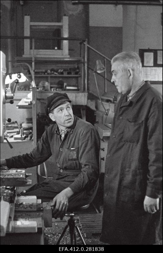 Tartu Autoremonditehase meesansambli "Akord" liikmed kommunistliku töö eesrindlased Peeter Ilves ja Jaan Madisson