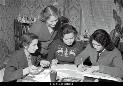 Narva Kreenholmi Manufaktuuri elektrimootorite mähkijate brigaad (brig.Inda Seppois)  duplicate photo