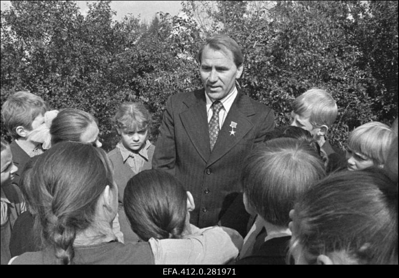 Sotsialistliku töö kangelane Vassili Kuzmitš Ivanov. ("Ahtme" kaevanduse kaevurite brigadir)