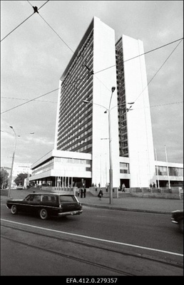 Hotell "Viru" õhtupäikeses.  duplicate photo