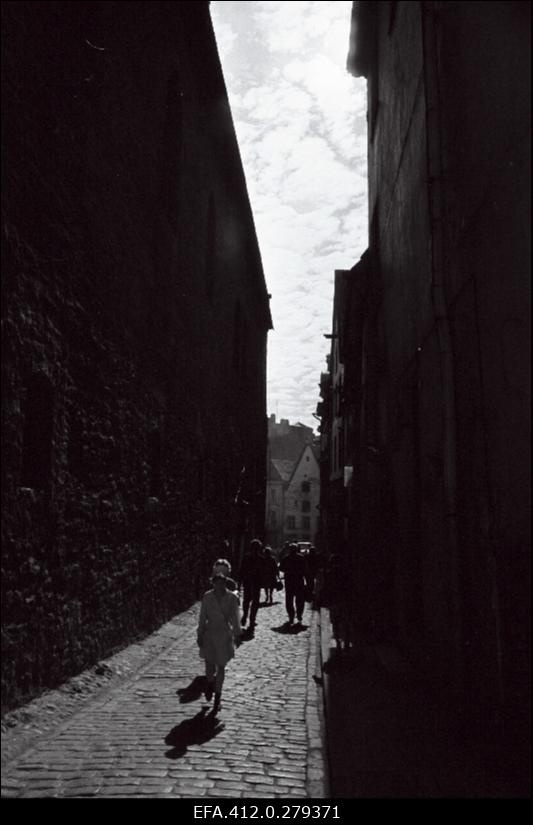 Võtted vanalinnast kiudpilvedega.